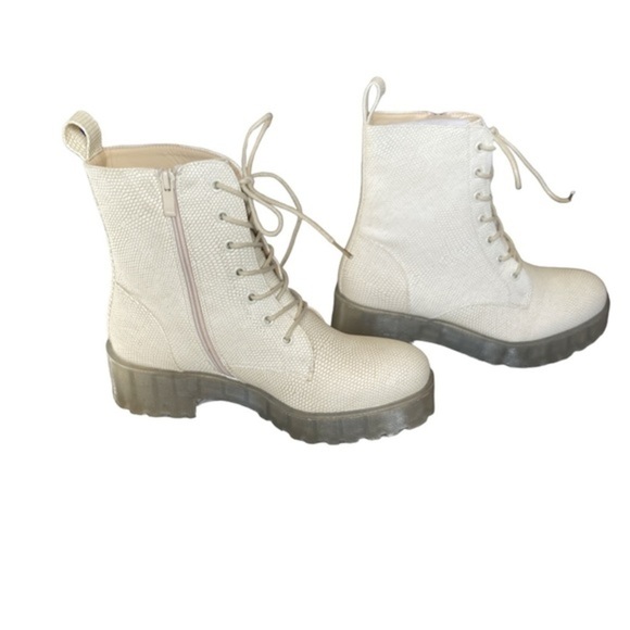 NWOT Dirty Laundry Mazzy Lace-Up Boot Size 8.5 Off white Combat - Picture 4 of 10